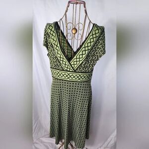 Vintage V~neckline Dress Easy To Pack In Your Suitcase!